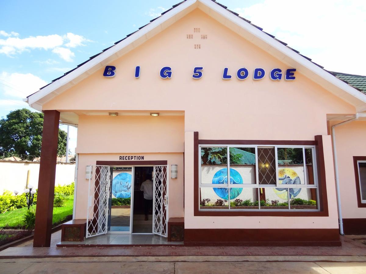 Big 5 Junior Lodge Lubumbashi Extérieur photo